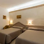 Отель Gialletti 3*