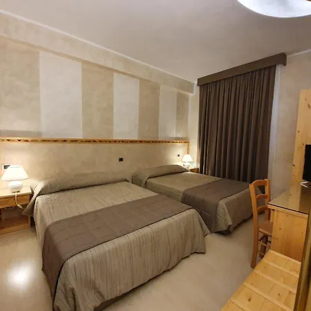 吉亚勒特酒店 3*